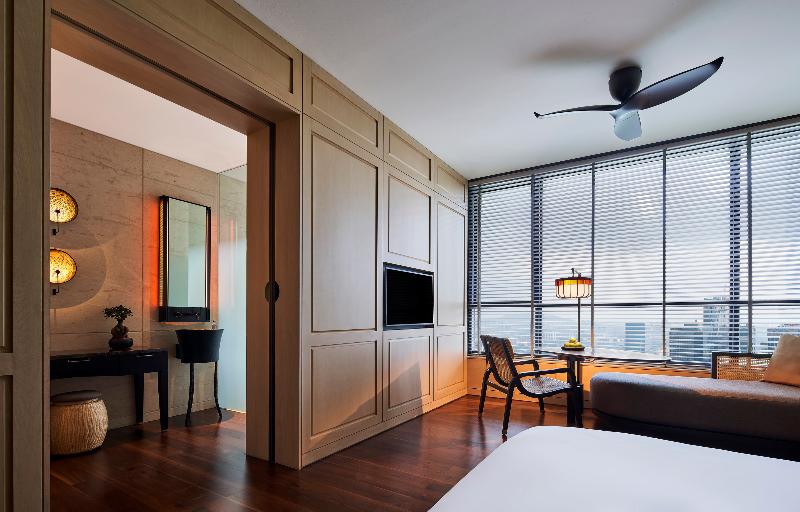 اتاق لوکس با تخت بزرگ, The Ruma Hotel And Residences