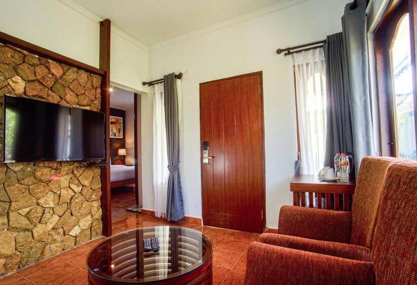 بانگلوی استاندارد, Brits Resort Lovina
