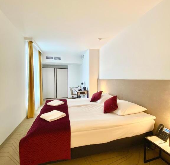Студия Стандарт, Arche Hotel Krakowska