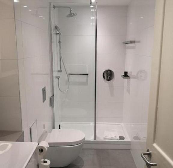 带大床的豪华间, Clayton Hotel Charlemont