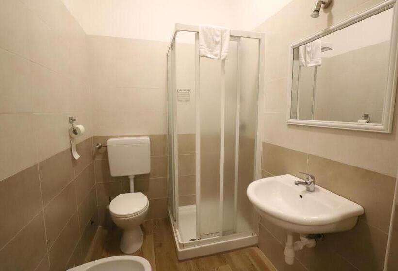 اتاق استاندارد یک نفره, Golden Milano