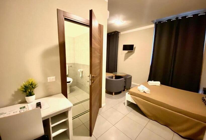 اتاق استاندارد چهار تخته, Golden Milano