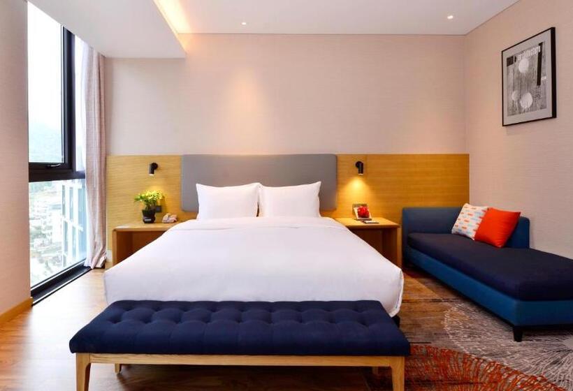 带大床的高级房间, Holiday Inn Express Luanchuan, An Ihg