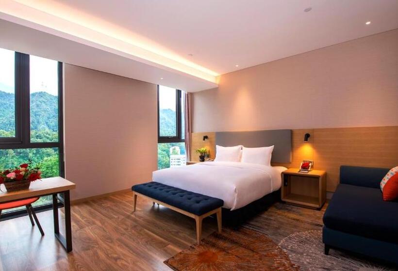 带大床的豪华间, Holiday Inn Express Luanchuan, An Ihg