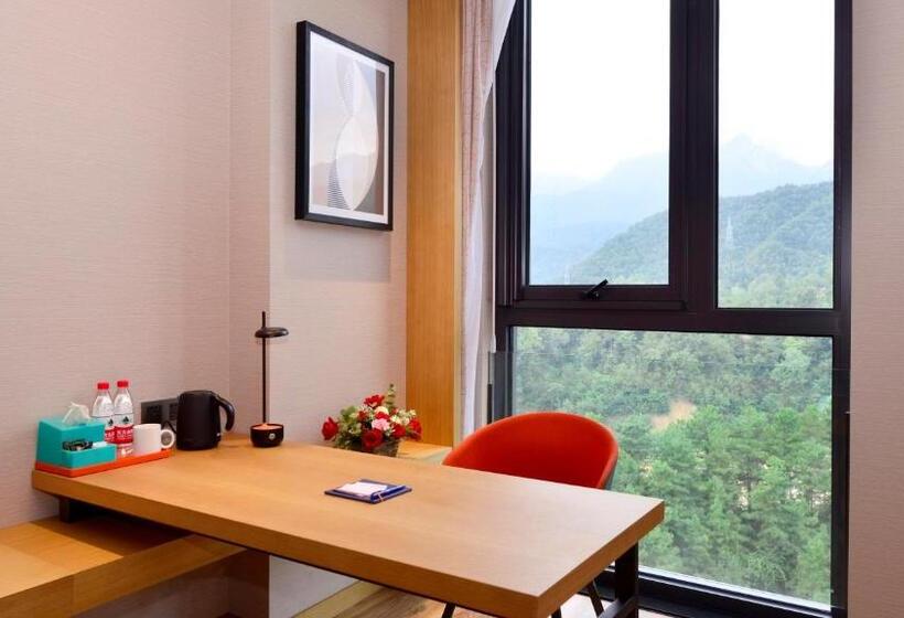 带大床的豪华间, Holiday Inn Express Luanchuan, An Ihg