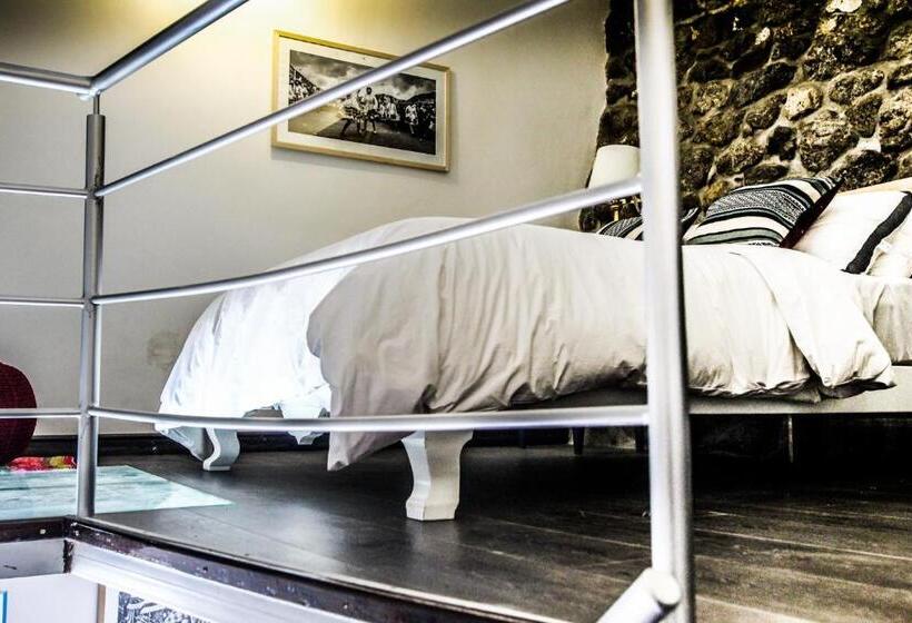 Quarto Familiar, Tariq Boutique