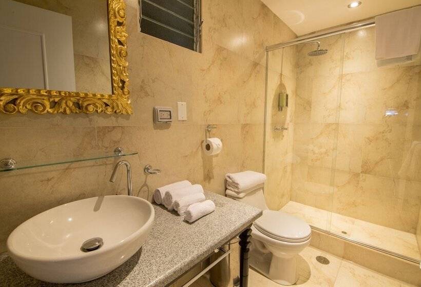 Quarto Triplo Estandar, Tariq Boutique