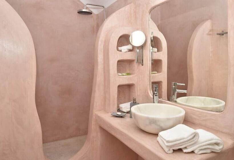 Вилла 3 Спальни с Бассейном, Naoussa Hills Boutique Resort  Adults Only