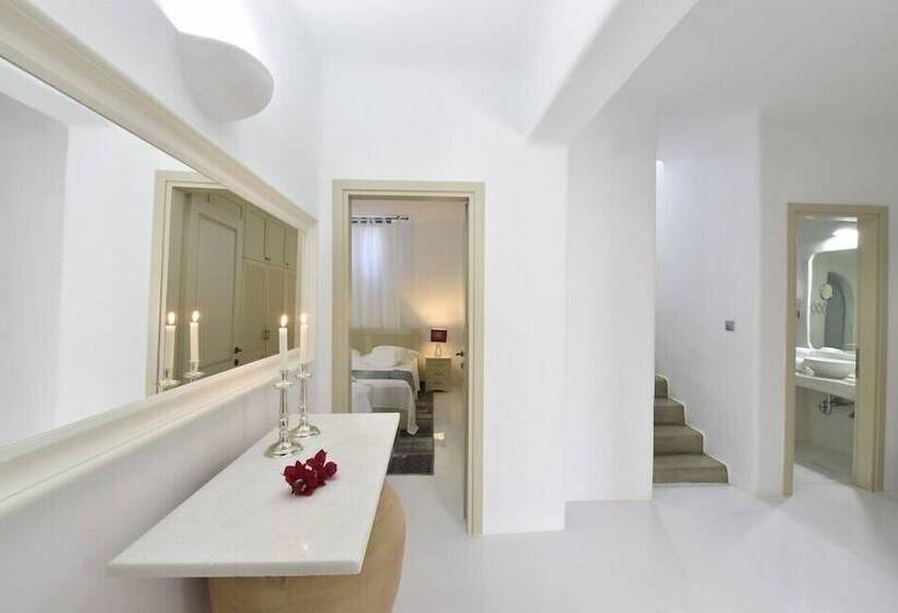 Вилла 3 Спальни с Бассейном, Naoussa Hills Boutique Resort  Adults Only