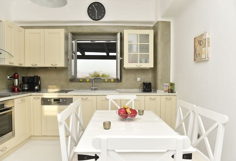 Вилла 3 Спальни с Бассейном, Naoussa Hills Boutique Resort  Adults Only
