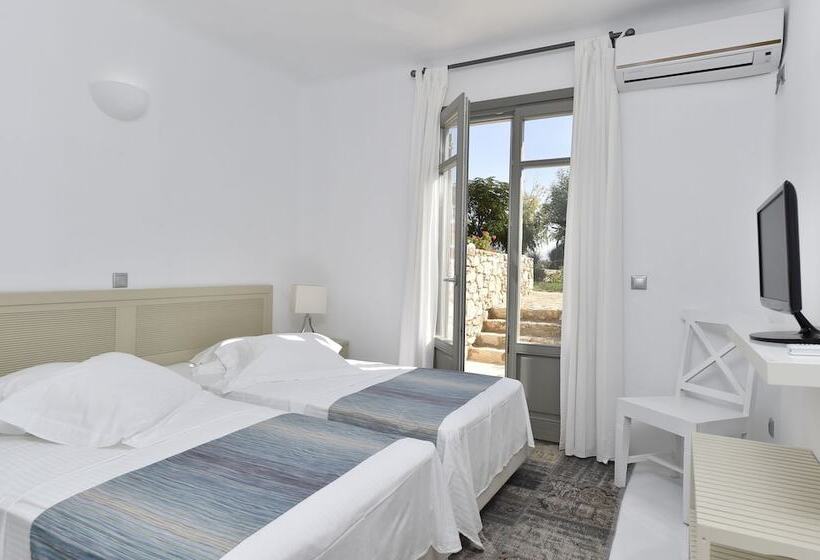 Вилла 3 Спальни с Бассейном, Naoussa Hills Boutique Resort  Adults Only