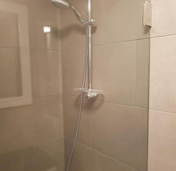 استودیو خانوادگی, B Residence
