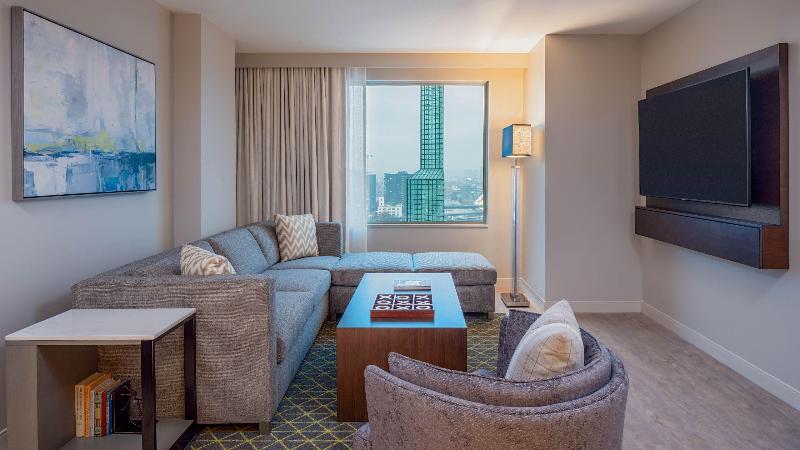 اتاق لوکس, Monty Suites & Golf