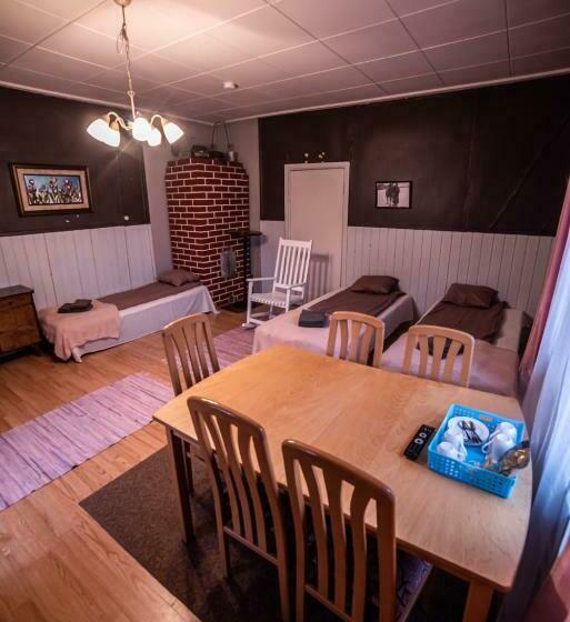 Четырехместный номер эконом класса с общей ванной комнатой, Arctic Guesthouse & Igloos