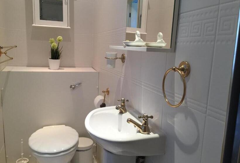 Семейный Номер, Sandsides Guest House