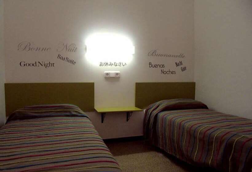 家庭间, Pensió I Apartament Torrent