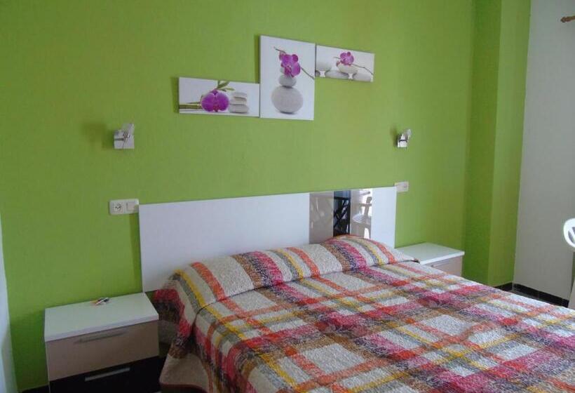 家庭间, Pensió I Apartament Torrent