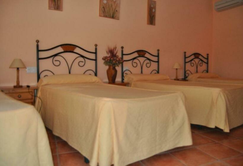חדר סטנדרט לארבעה, Hostal Paulino