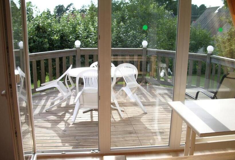 اتاق استاندارد سه تخته با سرویس بهداشتی مشترک, Männi Guesthouse