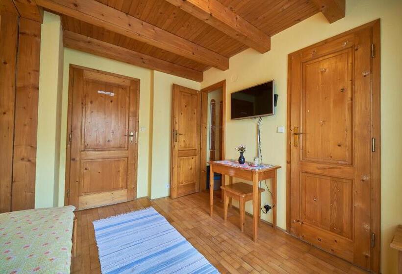 Номер Стандарт с Балконом, Penzion Pažický
