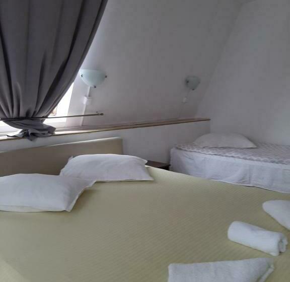 اتاق استاندارد سه نفره, Piccola Italia Casa Racovita