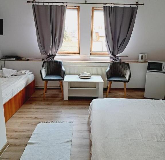 اتاق استاندارد سه نفره, Piccola Italia Casa Racovita
