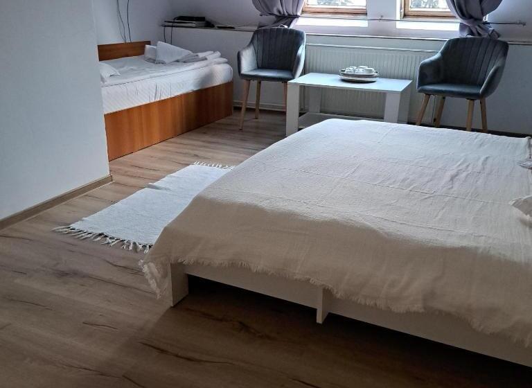 اتاق استاندارد سه نفره, Piccola Italia Casa Racovita