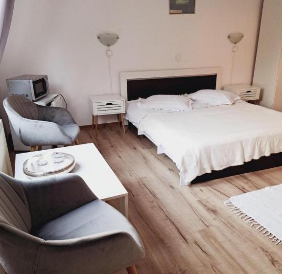 اتاق استاندارد, Piccola Italia Casa Racovita