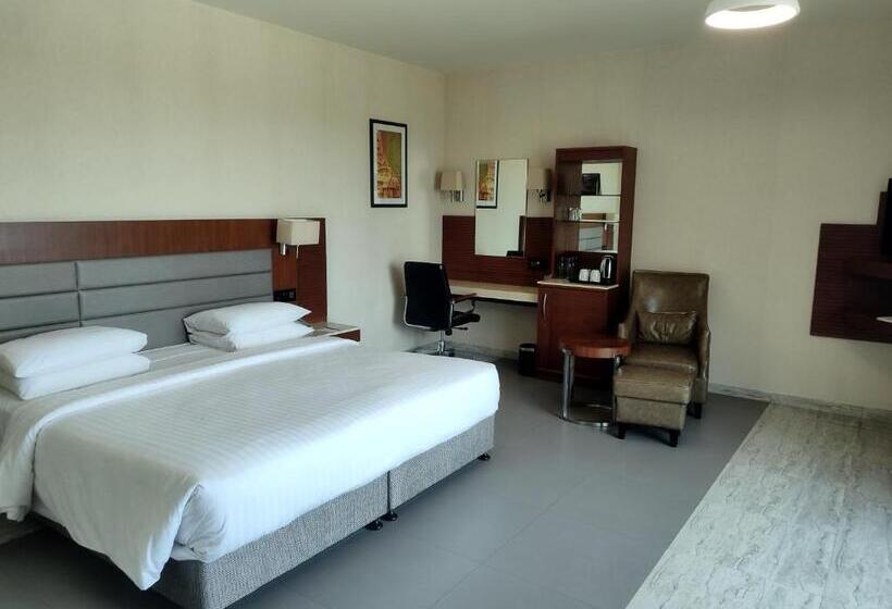 带城市景观和大床的豪华房间, Courtyard By Marriott Madurai