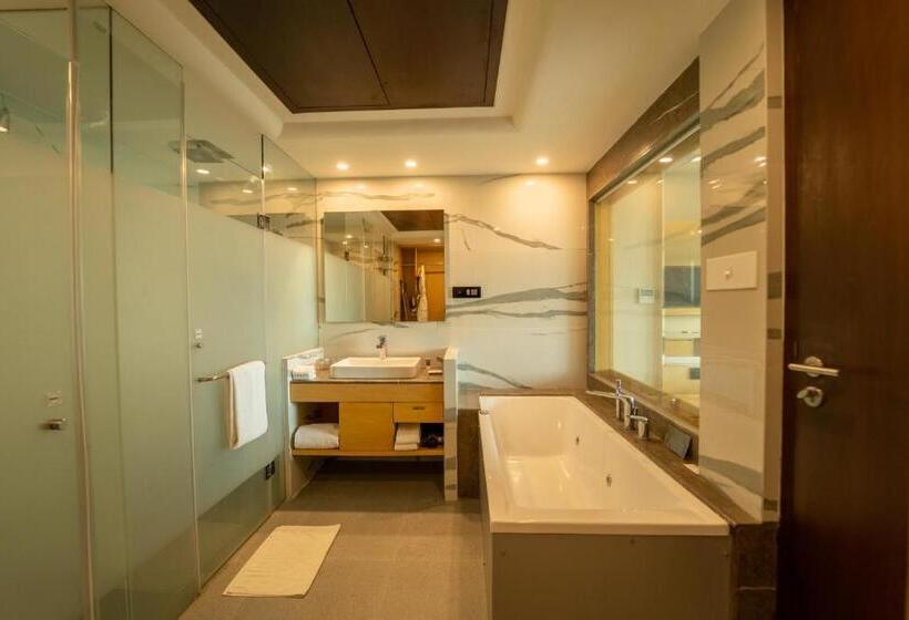带大床的套房, Courtyard By Marriott Madurai