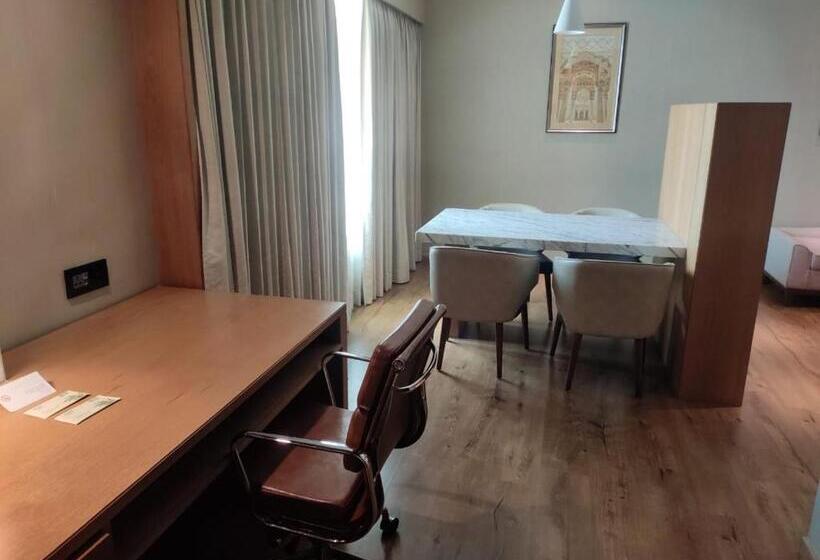 带大床的套房, Courtyard By Marriott Madurai