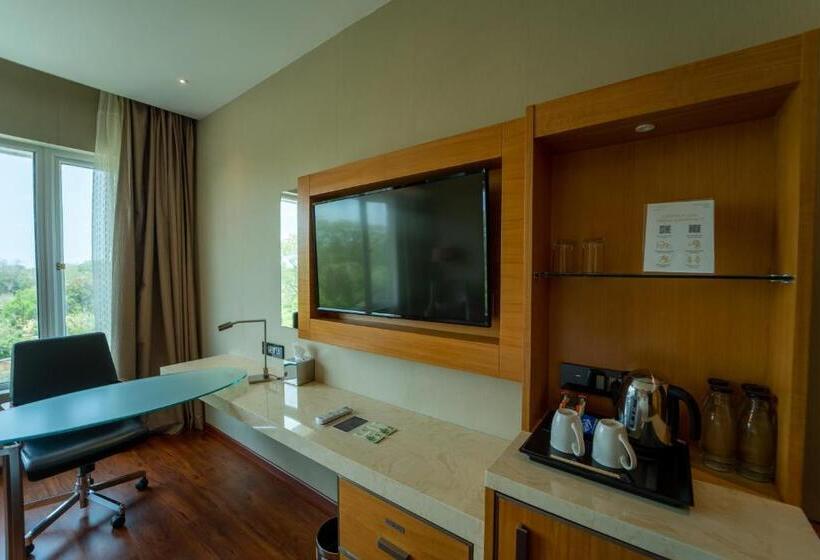 带大床的套房, Courtyard By Marriott Madurai