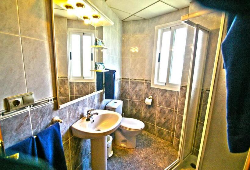 Номер Стандарт Трехместный, Hostal Apolo Trece