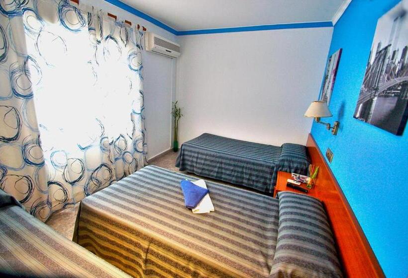 חדר סטנדרט לשלושה, Hostal Apolo Trece
