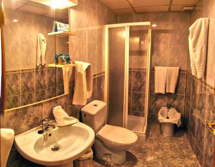 Четырехместный Номер Стандарт, Hostal Apolo Trece