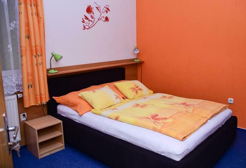 Трехместный Номер Стандарт с Балконом, Penzion Jordán