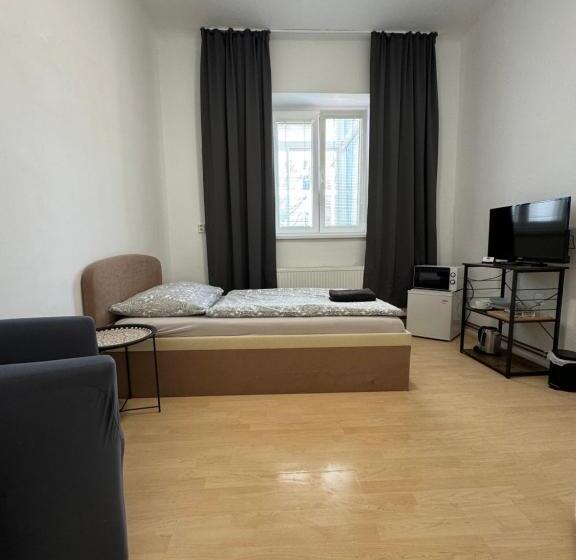اتاق استاندارد یک نفره, Pension Moravia
