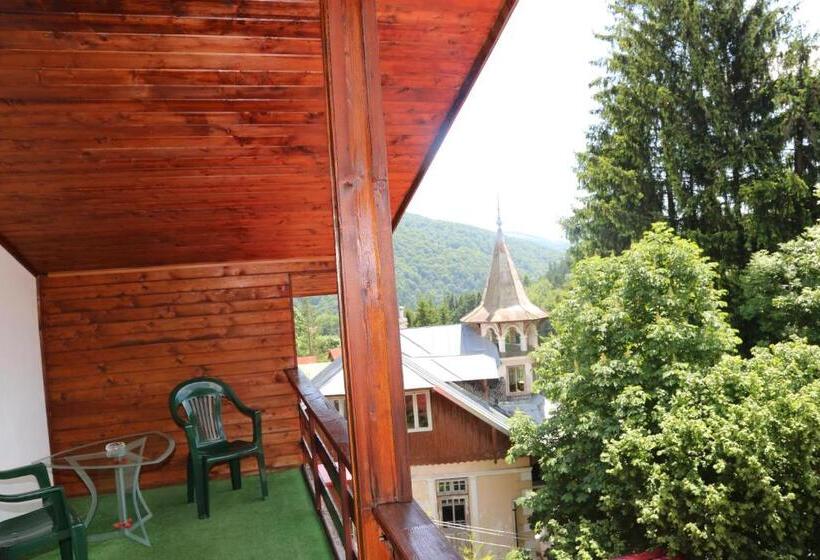 غرفة قياسية مزوَّدة بشُرفة, New Aosta Garden