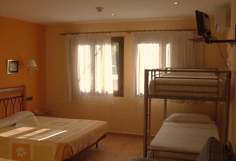 Номер Стандарт Трехместный, Hostal Mont Rock