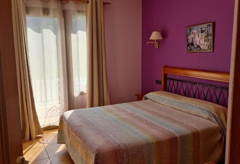 Номер Стандарт с Балконом, Hostal Mont Rock