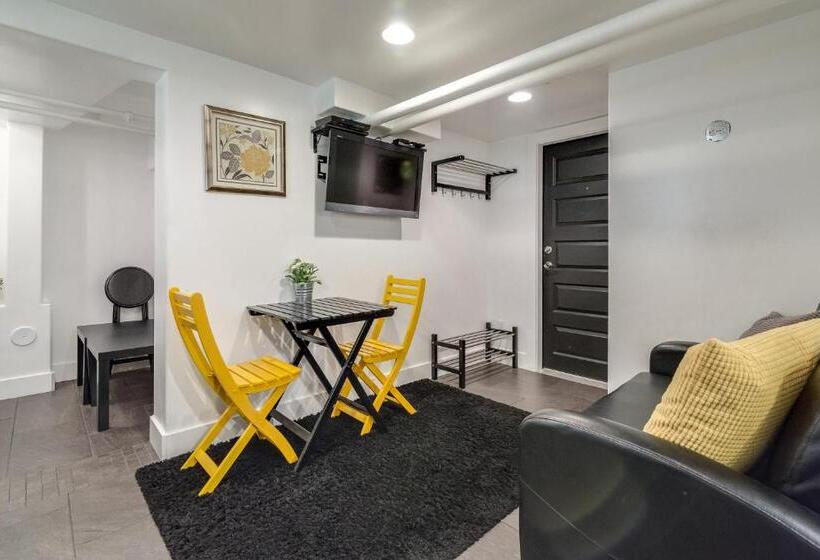 Студио Базик, Aspenwood Manor South