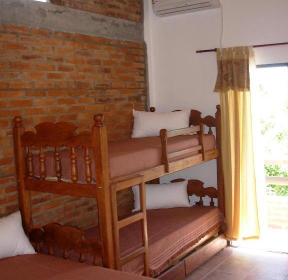 Quarto Quádruplo Estandar, La Casona