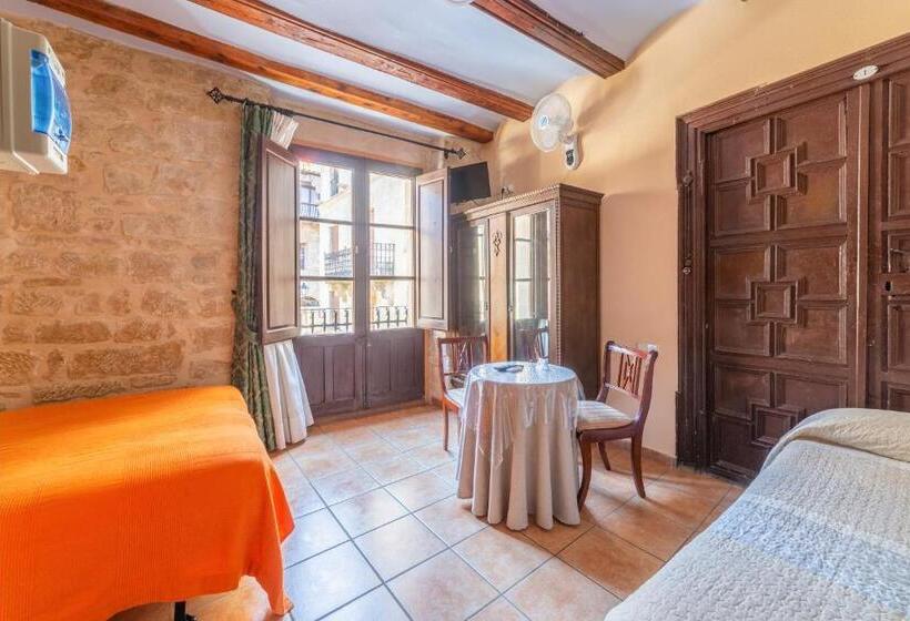 Quarto Triplo Estandar, Fonda La Plaza