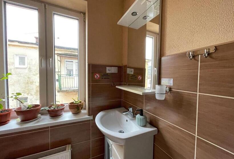 غرفة قياسية ثلاثية, Guest House Lviv