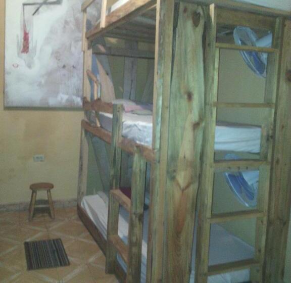 اتاق استاندارد چهار تخته, La Choza Guesthouse