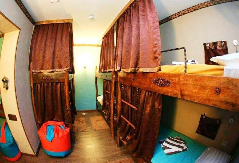 تختخواب در اتاق مشترک, Drimin   Boutique Hostel And Hotel Rooms Available