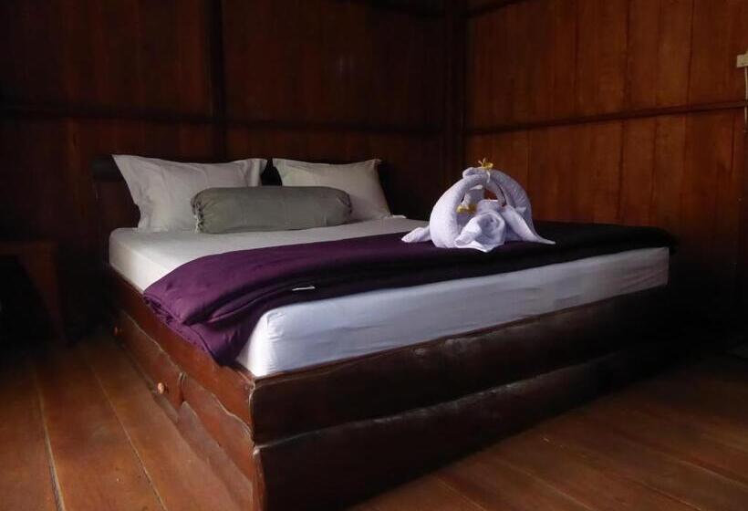 Bungalow Deluxe, Shibui Garden Bungalows And Restaurant