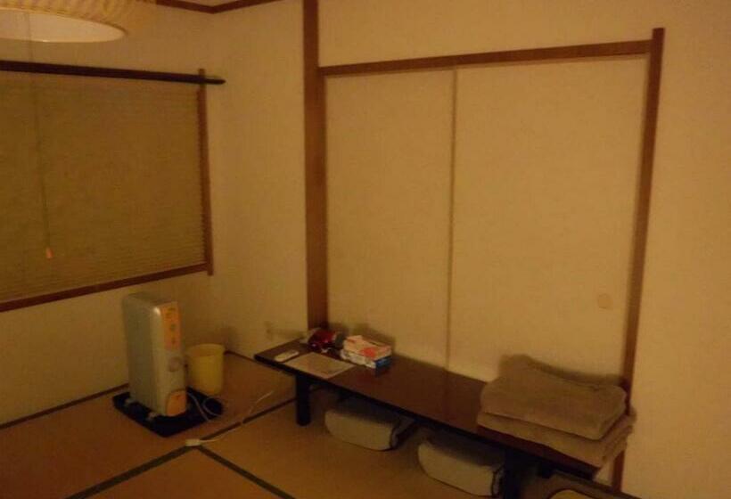 Трехместный Номер Стандарт Совместная Ванная, Wholeearth Ryokan Hiroshima
