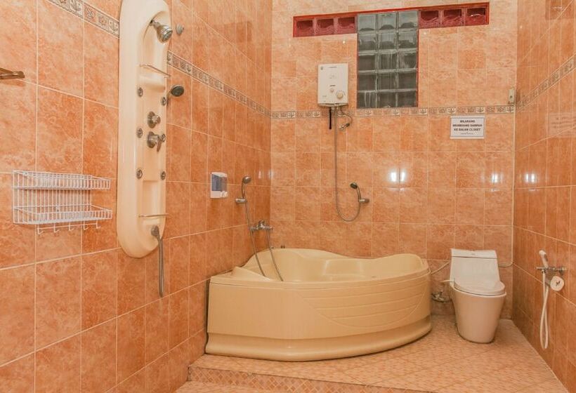 Семейный Номер, Reddoorz @ Pataruman Garut