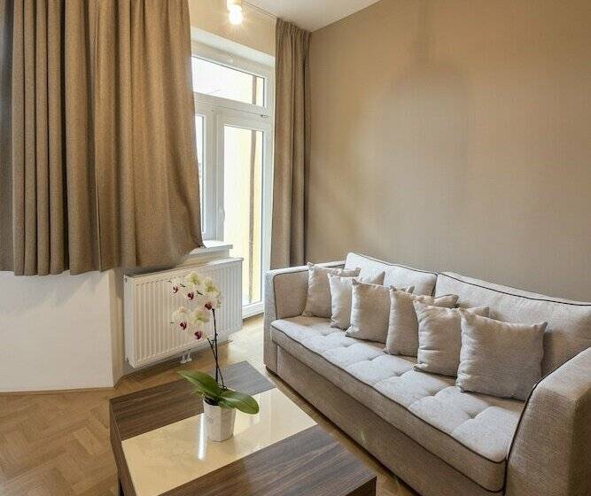 Suíte, Letna Garden Suites